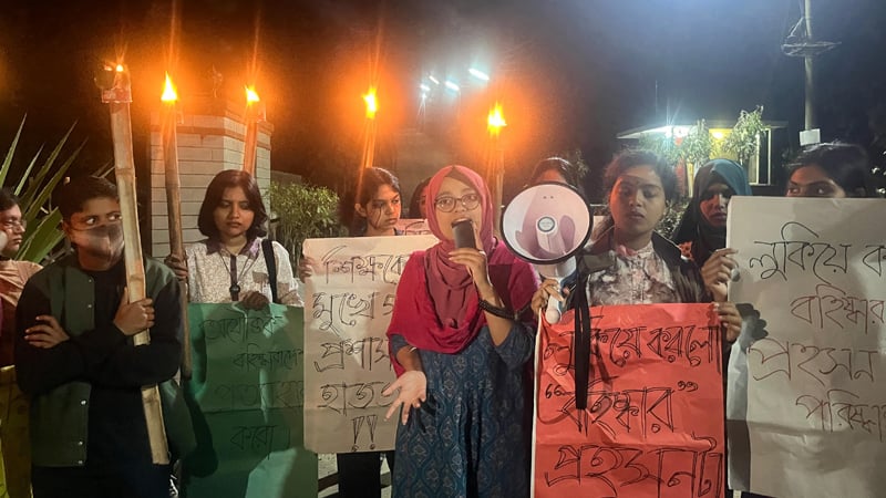 চবির প্রক্টরের পদত্যাগ দাবিতে মশাল মিছিল